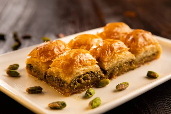 Traditionelles Türkisches Dessert Baklava Mit Pistazien Und Walnüssen Aus Nächster — Stockfoto