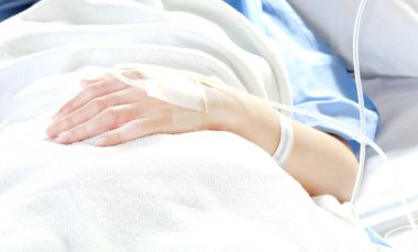 Beyaz arka plan üzerinde izole taze karabiber sebzeler