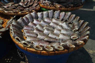 Trichogaster pektoralis, Balık Tayland en popüler gıdalar biridir.