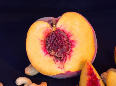 Şeftali ile kompozisyon