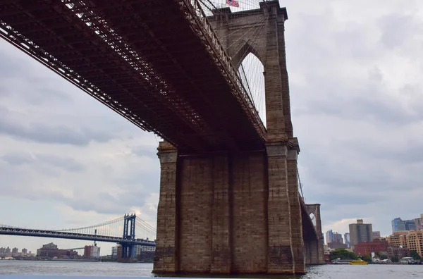 Brooklyn Bridge in New York — Stock Photo, Image