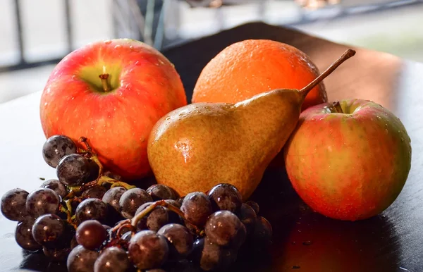 Las frutas son muy saludables. — Foto de Stock