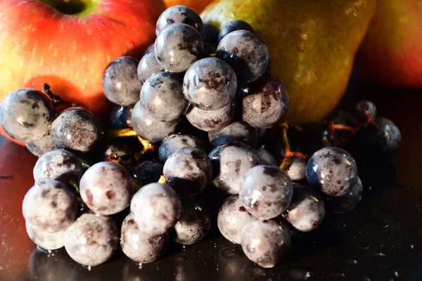 Las frutas son muy saludables. — Foto de Stock