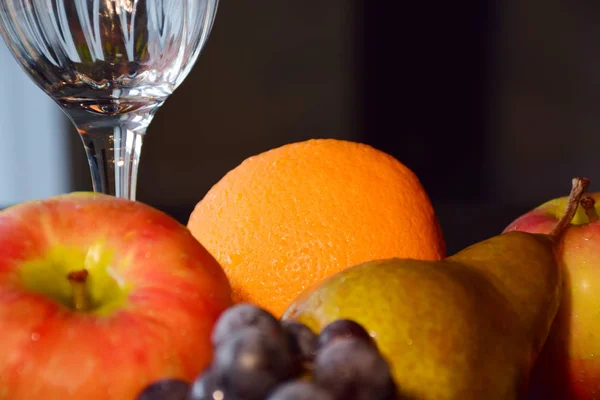 Las frutas son muy saludables. — Foto de Stock