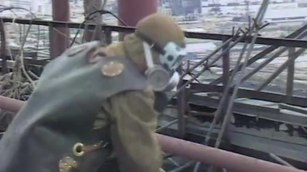 Central Nuclear de Chernobil 1986 no telhado da NPP — Vídeo de Stock