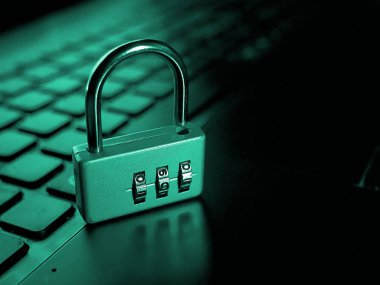 yeşil klavyede asma kilit