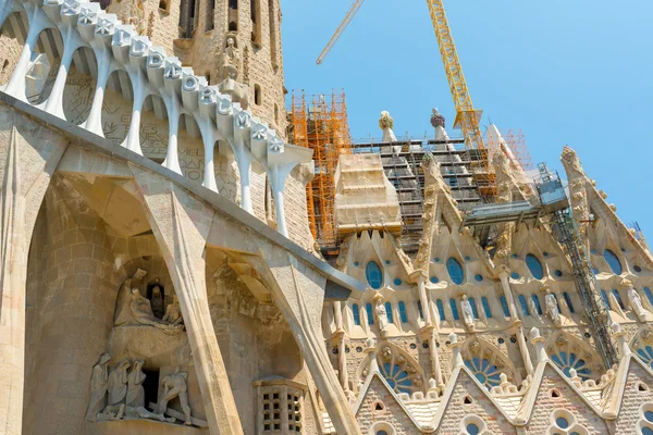 Внешние детали Sagrada Familia - Испания — стоковое фото