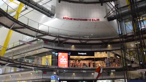 인테리어 쇼핑 센터 경기장-바르셀로나-스페인 — 비디오