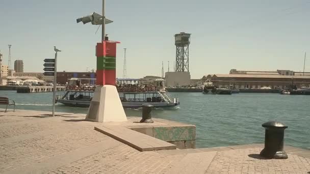 Nave en el Puerto de Barcelona - España — Vídeo de stock