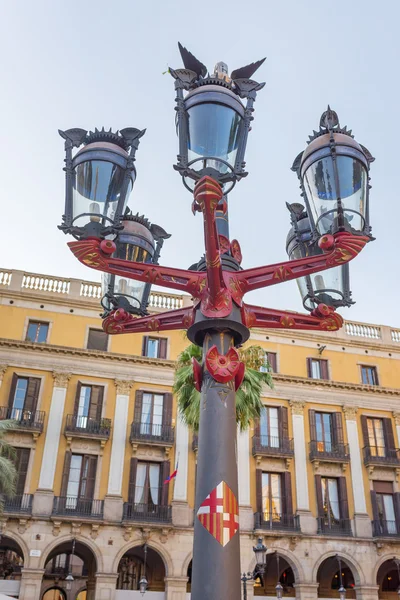 Уличное освещение в Барселоне - Испания — стоковое фото