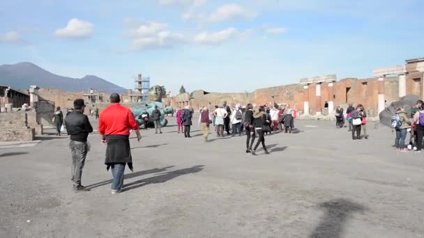 La gente en las ruinas de Pompeya — Vídeos de Stock