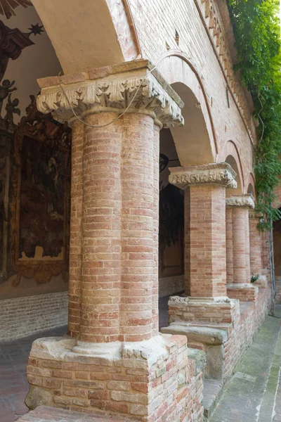 Basílica de San Nicola - Tolentino - Itália — Fotografia de Stock