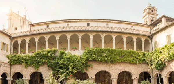 Basilikan San Nicola - Tolentino - Italien — Stockfoto