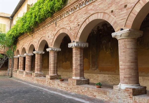 Basilika von san nicola - tolentino - italien — Stockfoto