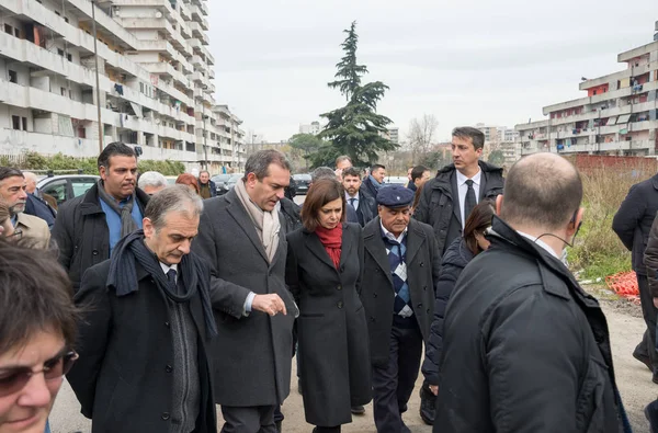 Prezes izby Boldrini odwiedź Scampia - Włochy — Zdjęcie stockowe