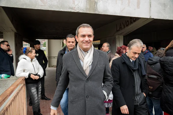 El alcalde De Magistris visita Scampia - Italia — Foto de Stock