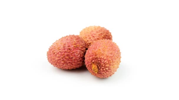 Litchi på vit bakgrund — Stockvideo