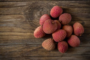 Muz üzerinde ahşap