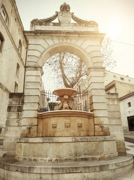 Arch fontanna w Matera, Włochy — Zdjęcie stockowe