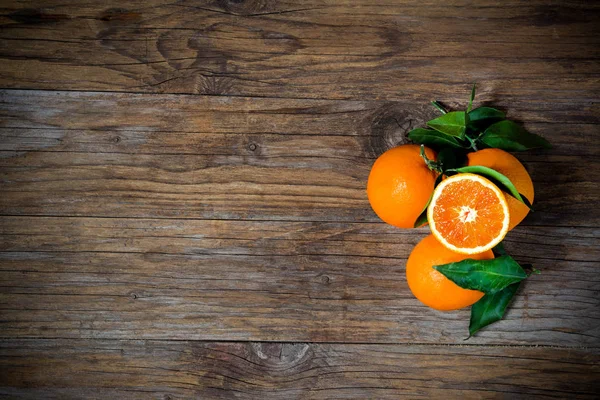 Oranges on wood — Stock Photo, Image