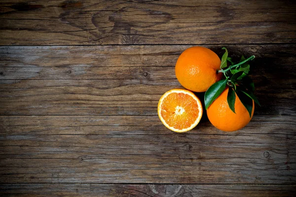 Oranges on wood — Stock Photo, Image