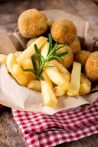 Aceitunas rellenas fritas —  Fotos de Stock