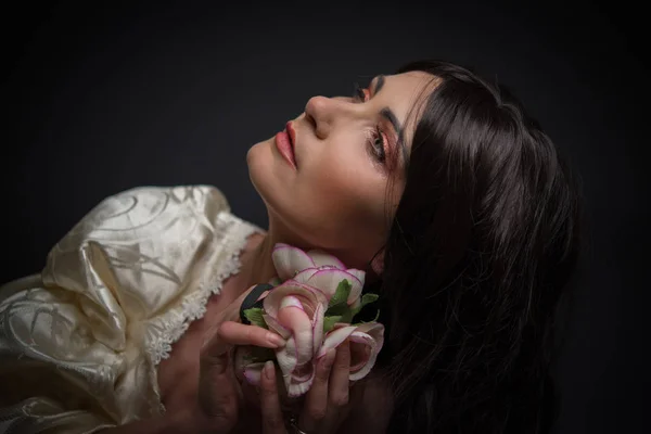 Retrato de mujer en vestido vintage —  Fotos de Stock