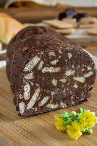 Krokante chocolade salami — Stockfoto