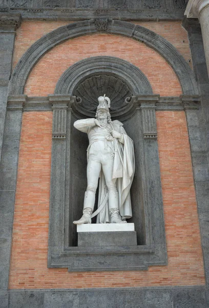 Statue de Gioacchino Murat sur la façade du Palais Royal à Napl — Photo