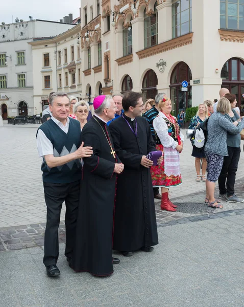 Jasna Gora siyah Madonna tapınak ulaşan hacılar