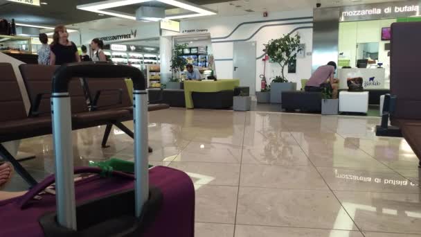Interior del aeropuerto de Capodichino-Nápoles-IT — Vídeos de Stock