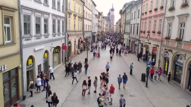 Ludzie w Polsce Ulica Floriańska - Kraków- — Wideo stockowe