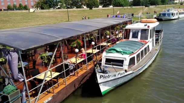 Wawel Castle Nehri'nde cruise - Krakow — Stok video