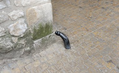 Fallik sembolü mimarisi