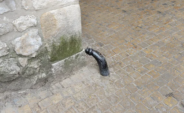 Fallik sembolü mimarisi