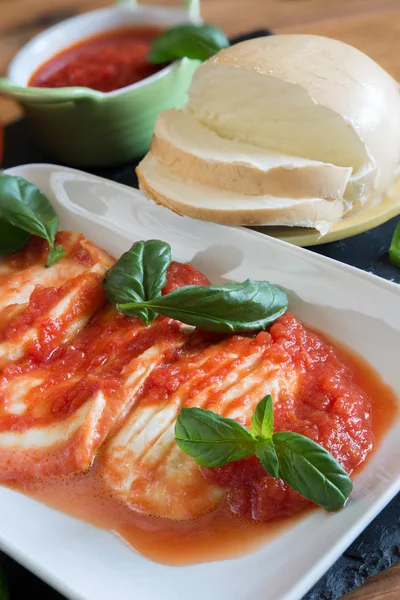 Queijo provola e tomate — Fotografia de Stock