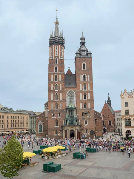 Basilica di Santa Maria a Cracovia, Polonia, Piazza Principale — Foto Stock