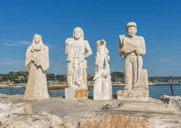 Estatua en el puerto - Ascoli Piceno - Italia —  Fotos de Stock
