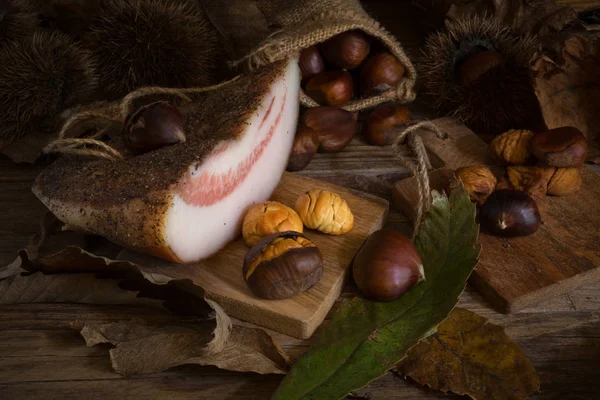 Castanhas e bacon — Fotografia de Stock