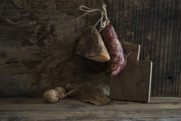 Italiaanse salami en spek — Stockfoto