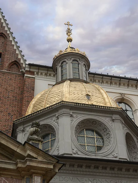 :Castillo Real de Wawel - Cracovia - Polonia —  Fotos de Stock