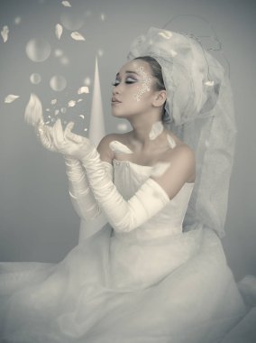 Donmuş atmosfer poz genç sevimli kız