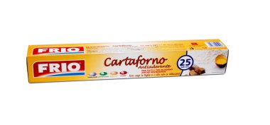 İtalya - 8 Kasım 2019: Yapışkan olmayan rulo Frio markalı fırın 