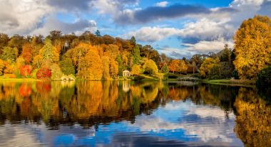 Stourhead, Wiltshire İngiltere'de sonbahar