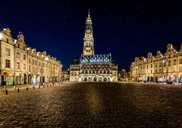 Noche estrellada en la Place des heroes en Arras, Francia —  Fotos de Stock