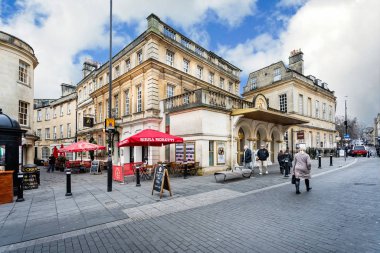 23 Ocak 2020 'de Bath, Somerset, İngiltere' deki Bath Theatre Royal ve Garrick 's Head Bar.