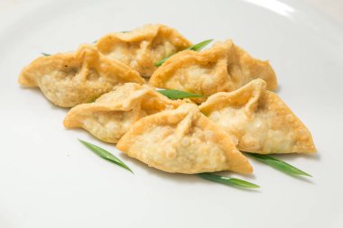 Kızarmış köfte ile dereotu