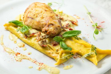 Kızarmış jambon ve krep.