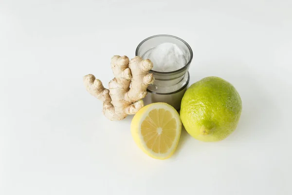 Diş temizliği için limon, kabartma tozu ve zencefil sodyumu.