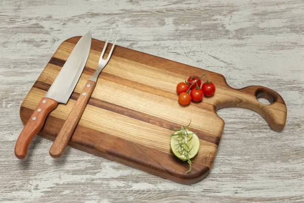 Tablero Madera Para Cortar Alimentos Cocina Decorado Con Cuchillo Tenedor —  Fotos de Stock